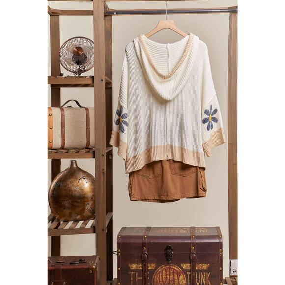 Hooded Floral Crochet Quarter Sleeve Top - Picture 9 of 12